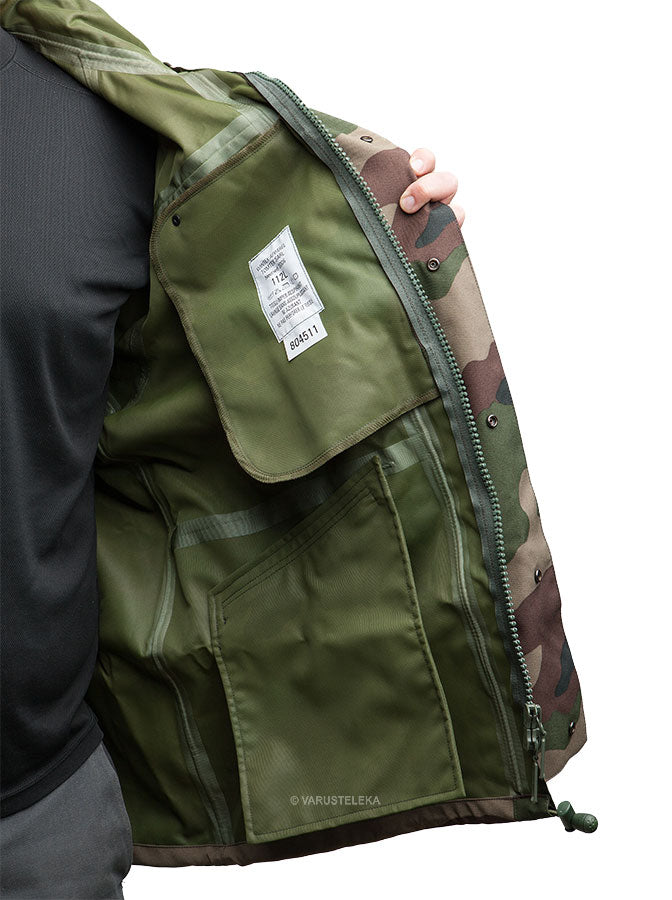 No lining whatsoever; this is just a water & windproof shell.