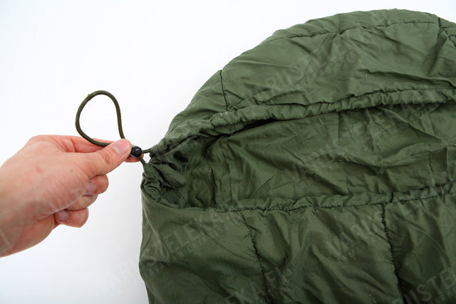 The hood can be tightened with a simple drawcord system.