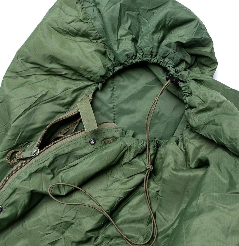 The hood can be tightened with a simple drawcord system.
