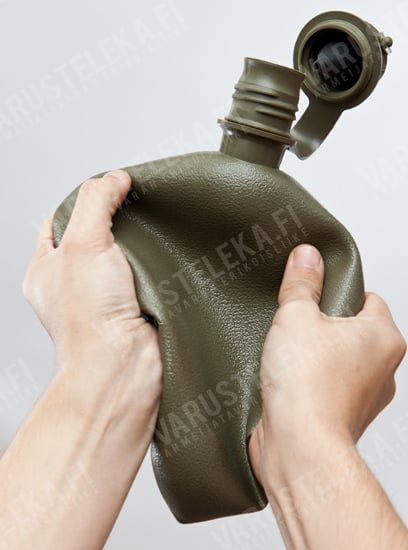 US 2 qt Canteen, olive drab, with pouch, surplus