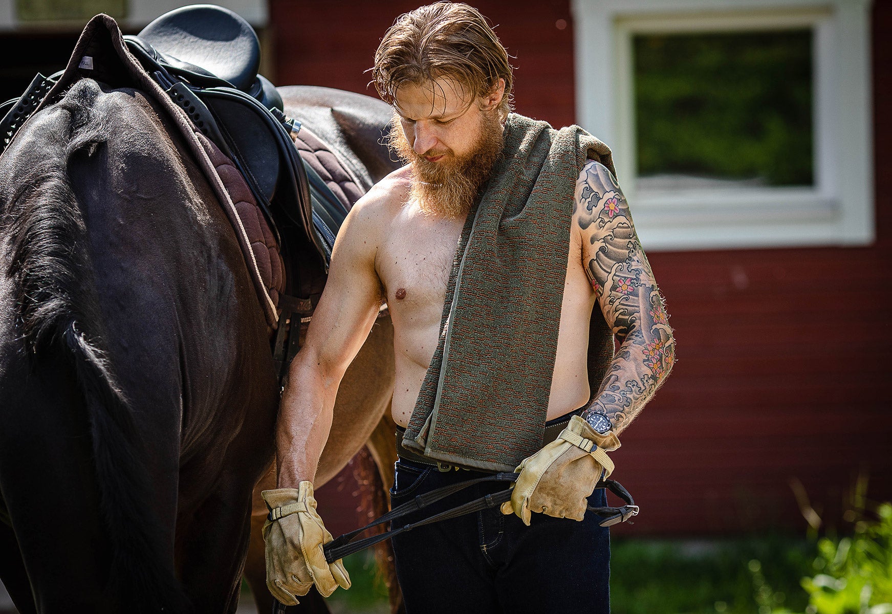 These gloves are excellent for err; horse leading with no shirt on. For example.