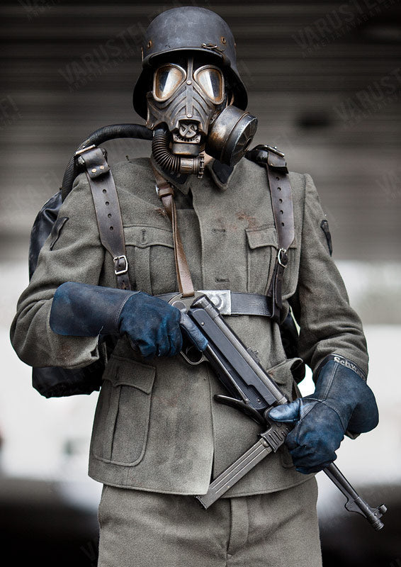 Finnish M/61 Gas Mask with Carrying Bag, Surplus