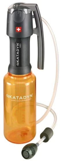 The integrated bottle thread attaches directly to wide-mouth water bottles; such as those by Nalgene. The bottle in the pic is not included.