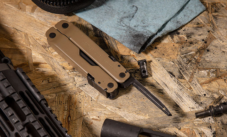 Leatherman Super Tool 300M monitoimityökalu, musta