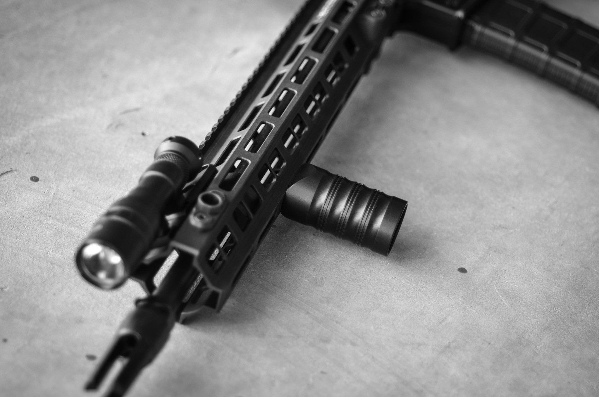 Arisaka Defense Vertikaler Griff, M-Lok, Schwarz