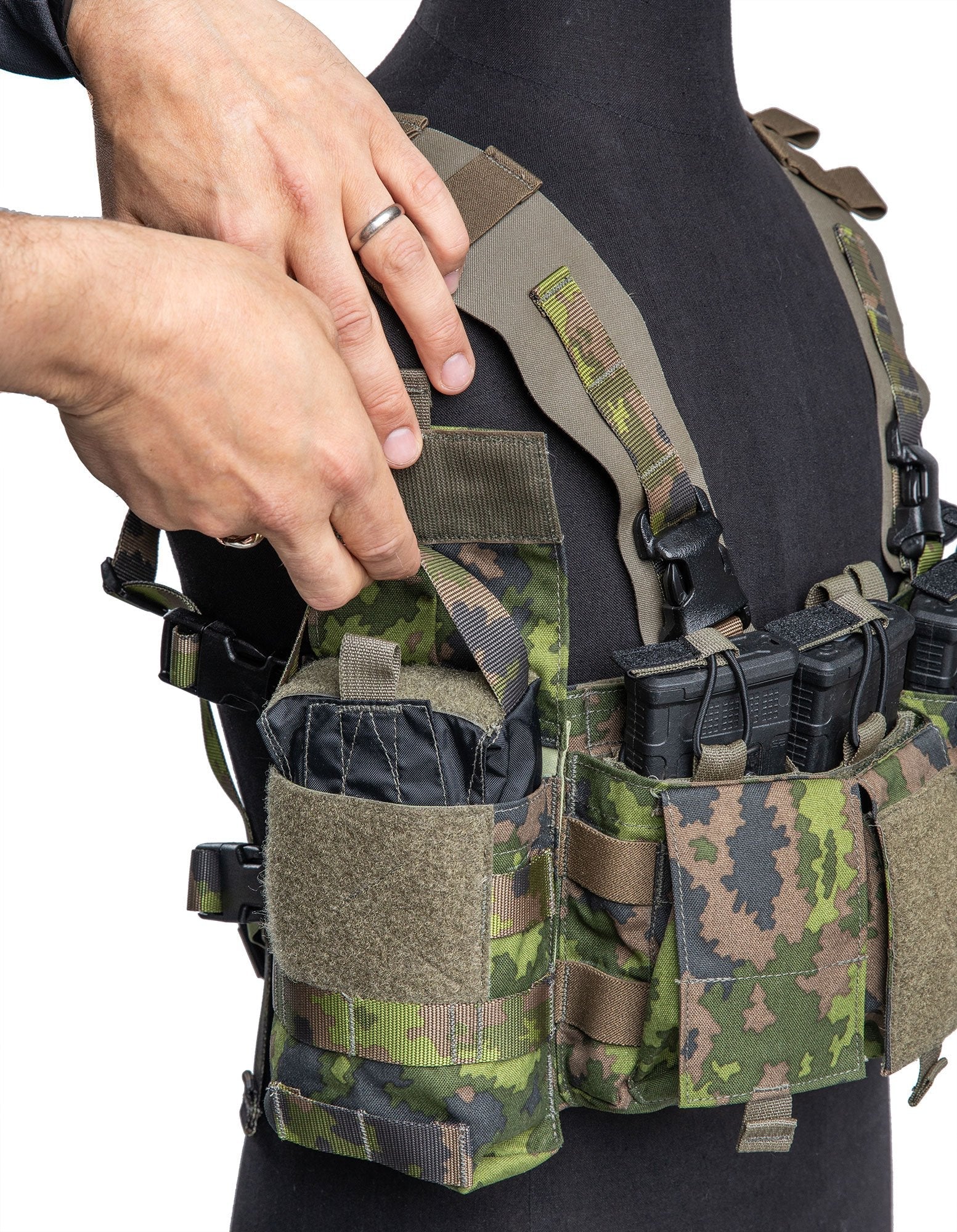mayflower-uw-chest-rig-the-pusher-gen-vi-067d19ef366442.jpg