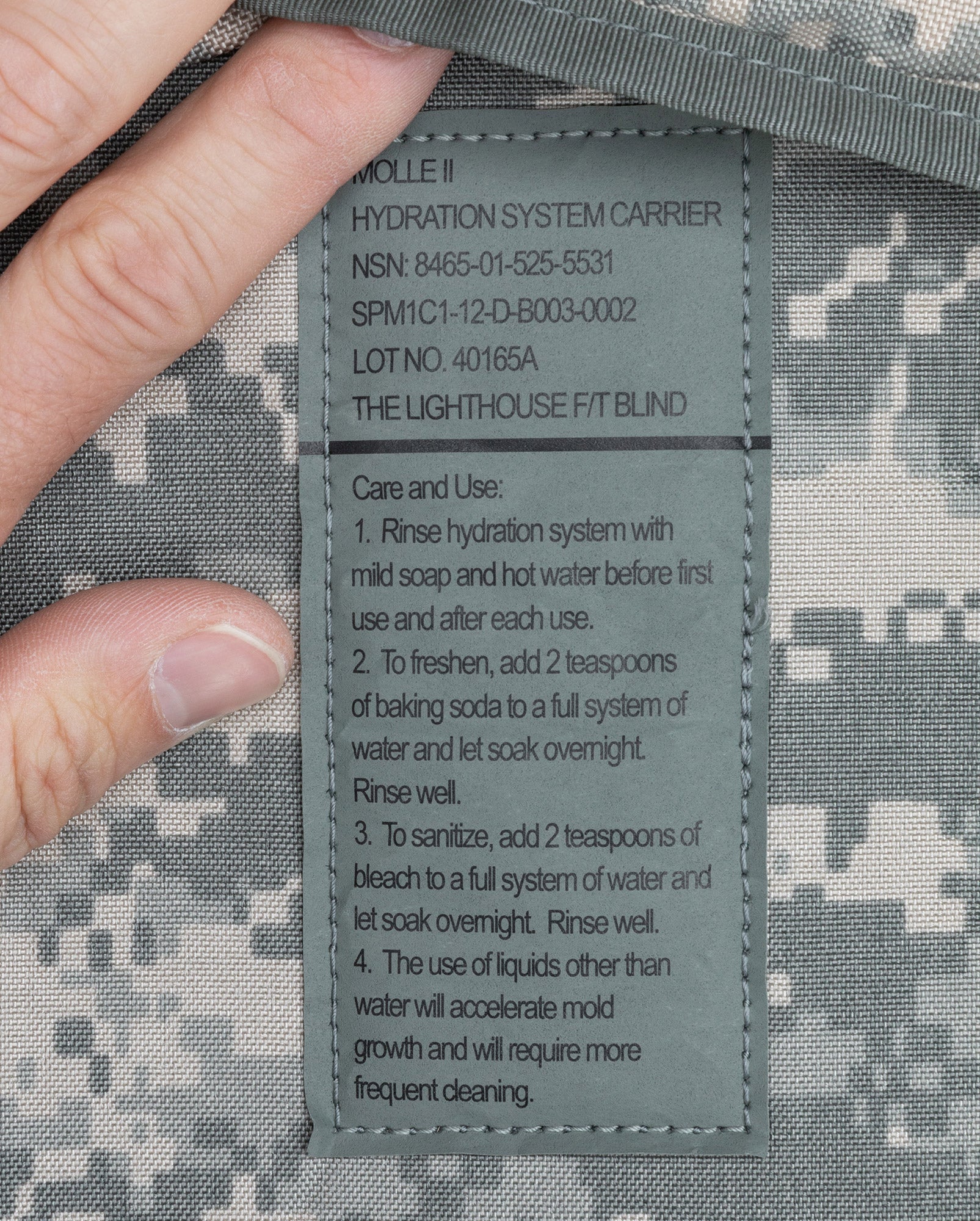 US MOLLE II Hydration System Carrier w.o. Bladder, UCP, Surplus