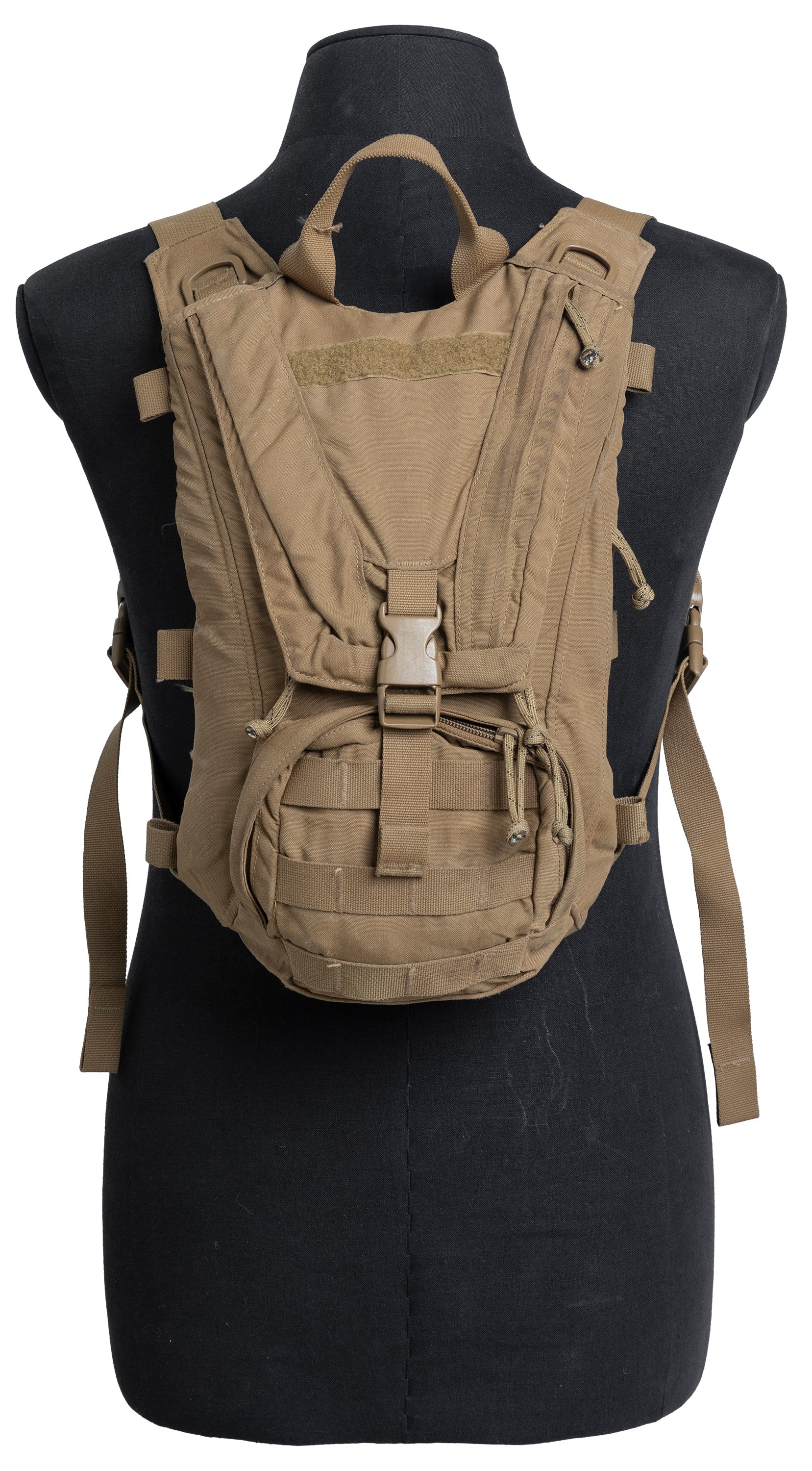 usmc_filbe_hydration_carrrier_coyote_surplus-066a39cc8db9ff.jpg