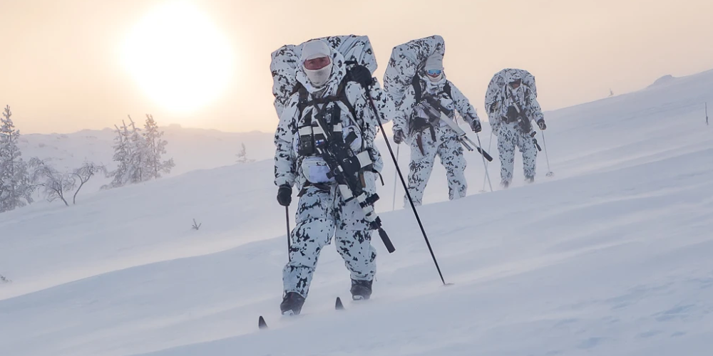 Stay Hidden in Winter: Top Features and Uses of Snow Camo Gear