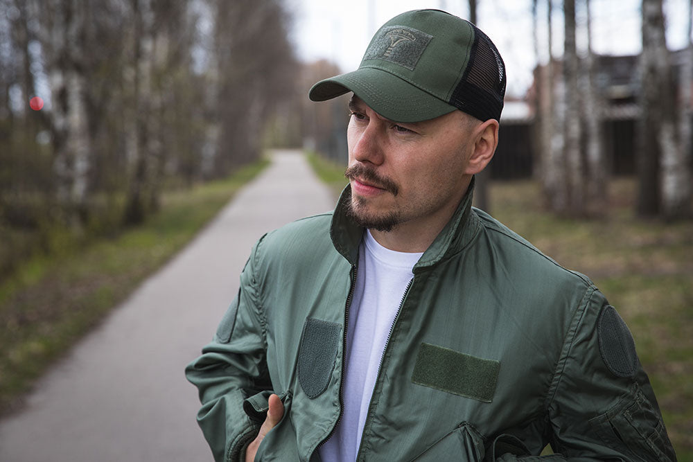 Särmä lippalakki verkolla