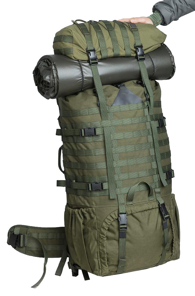 Särmä TST DP10 zamocowany jako klapa Plecak. Plecak na zdjęciu to starszy model z czarnymi klamrami i trójkątną bazą klamry.