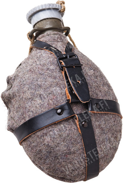 Czechoslovakian canteen with cover and straps, surplus