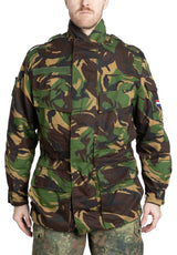 Model height 182 cm; chest circumference 95 cm; waist circumference 88 cm. Wearing size 6080/9500.