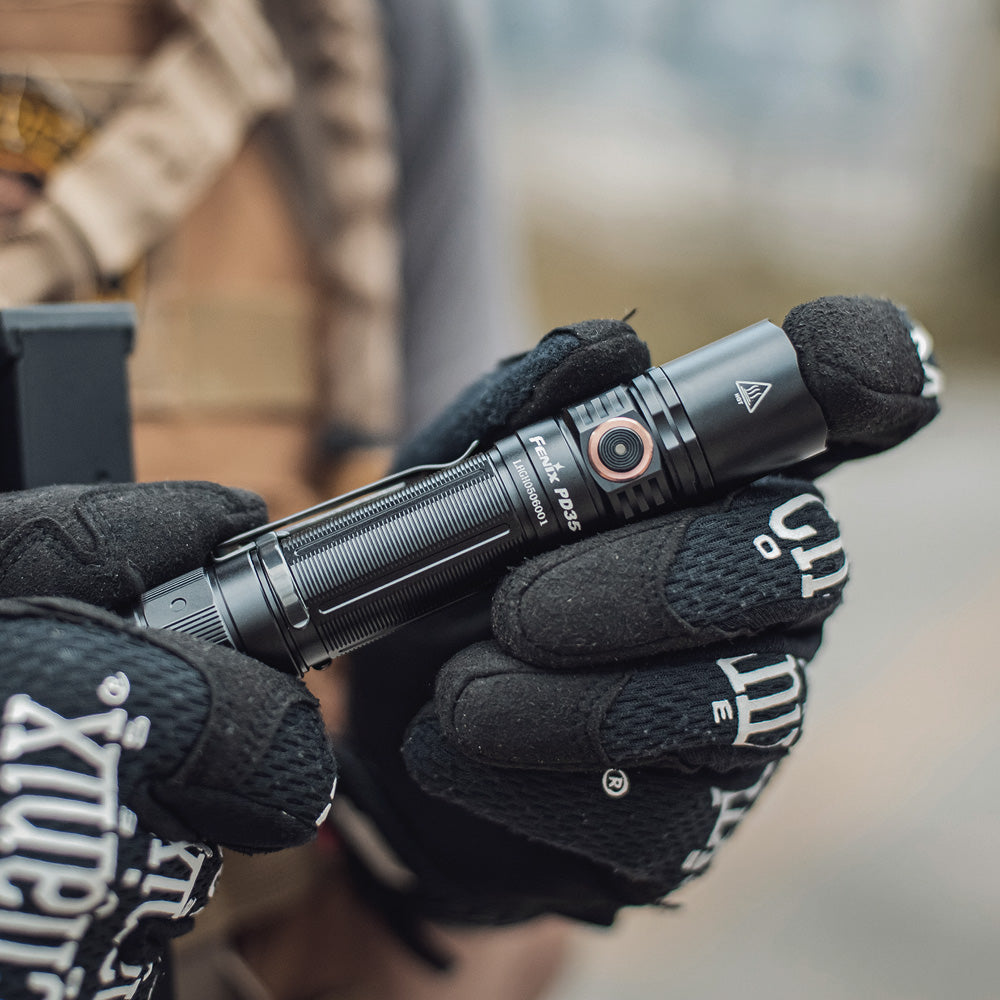 fenix_pd35_v30_rechargeable_flashlight-06548a577205ce.jpg