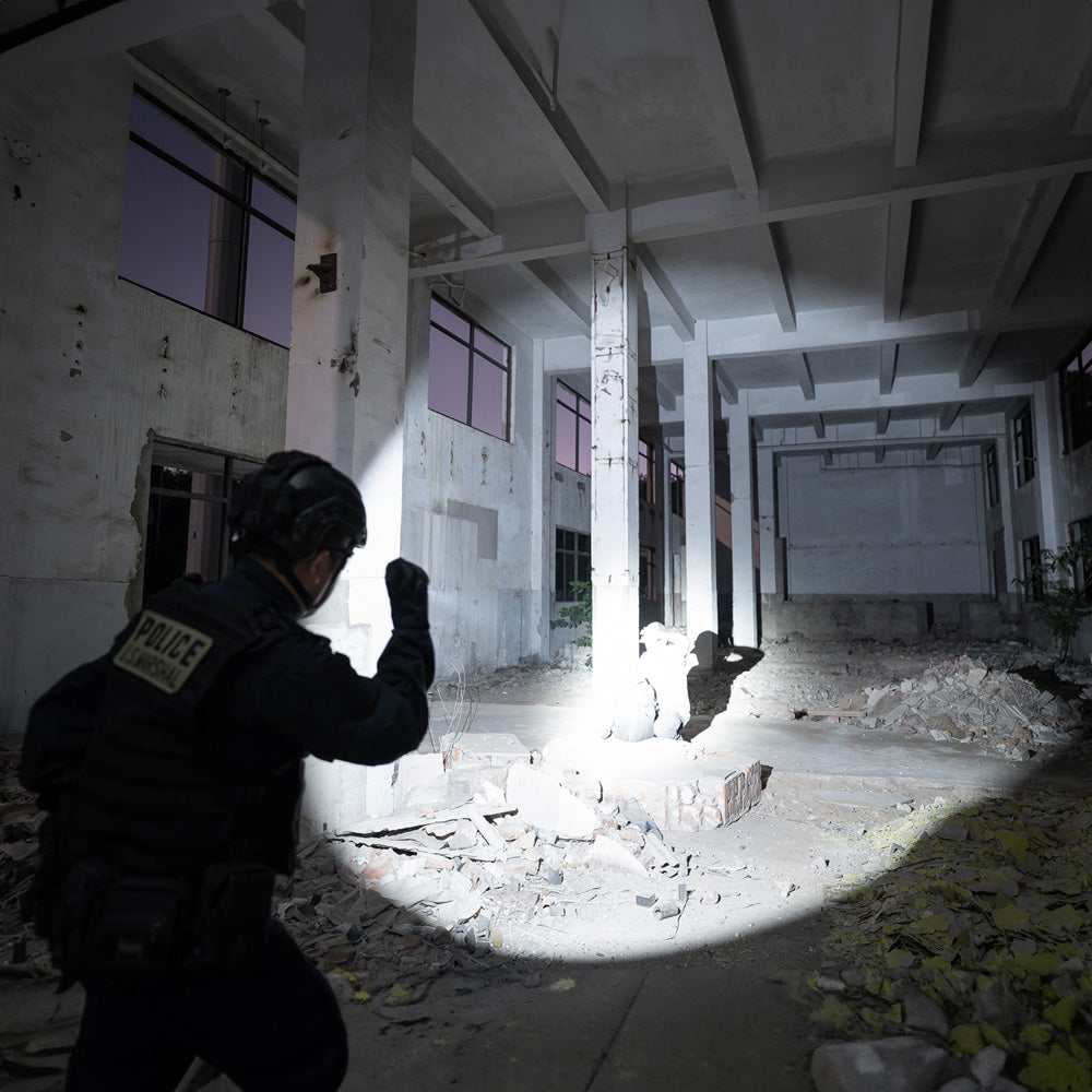 fenix_tk11r_flashlight-0658036272f3d0.jpg