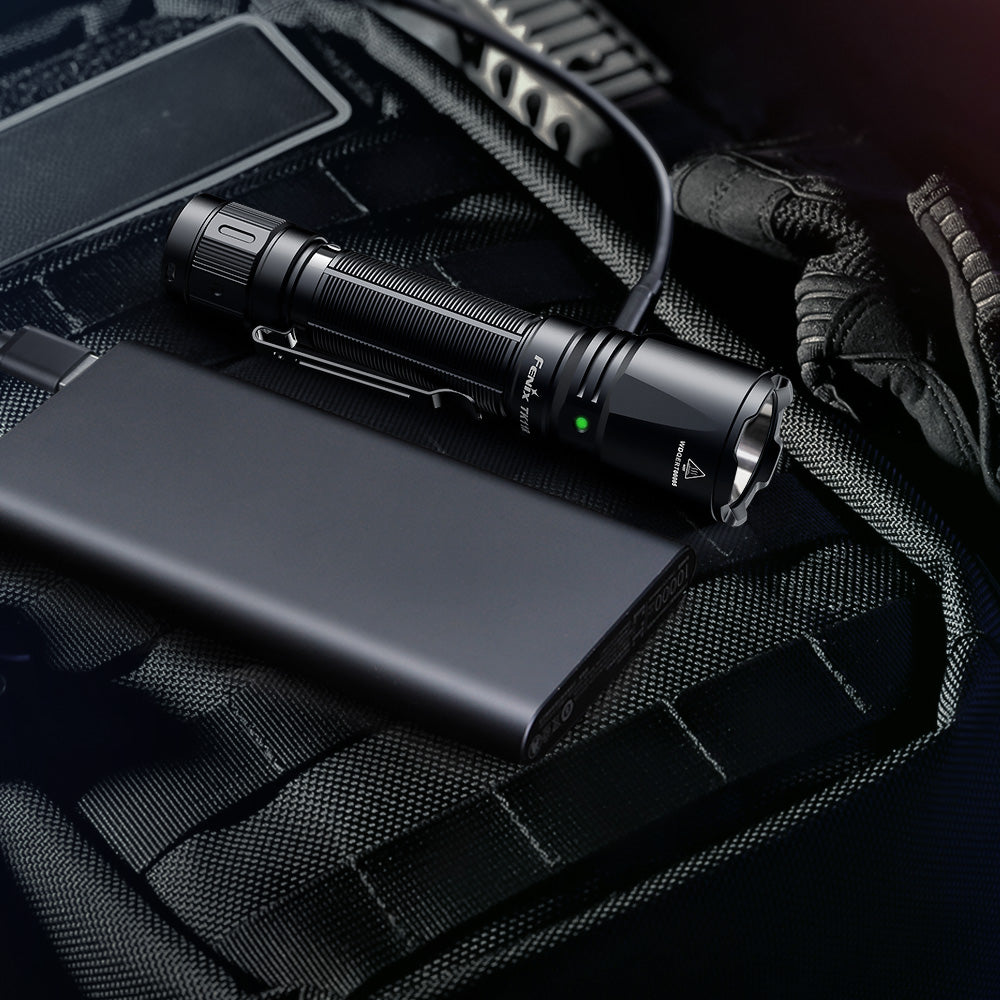 fenix_tk11r_flashlight-065803629b904d.jpg