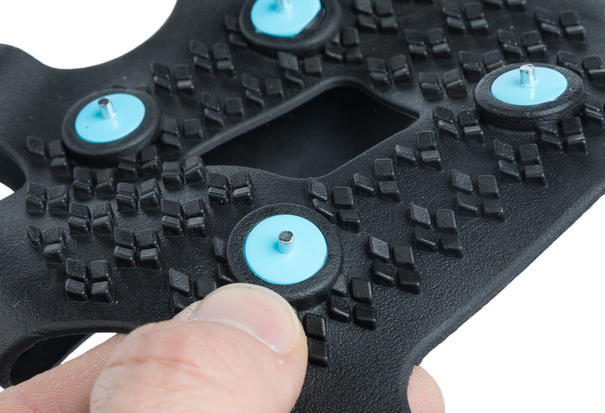 kvill_ice_grippers-0653fd25004284.jpg