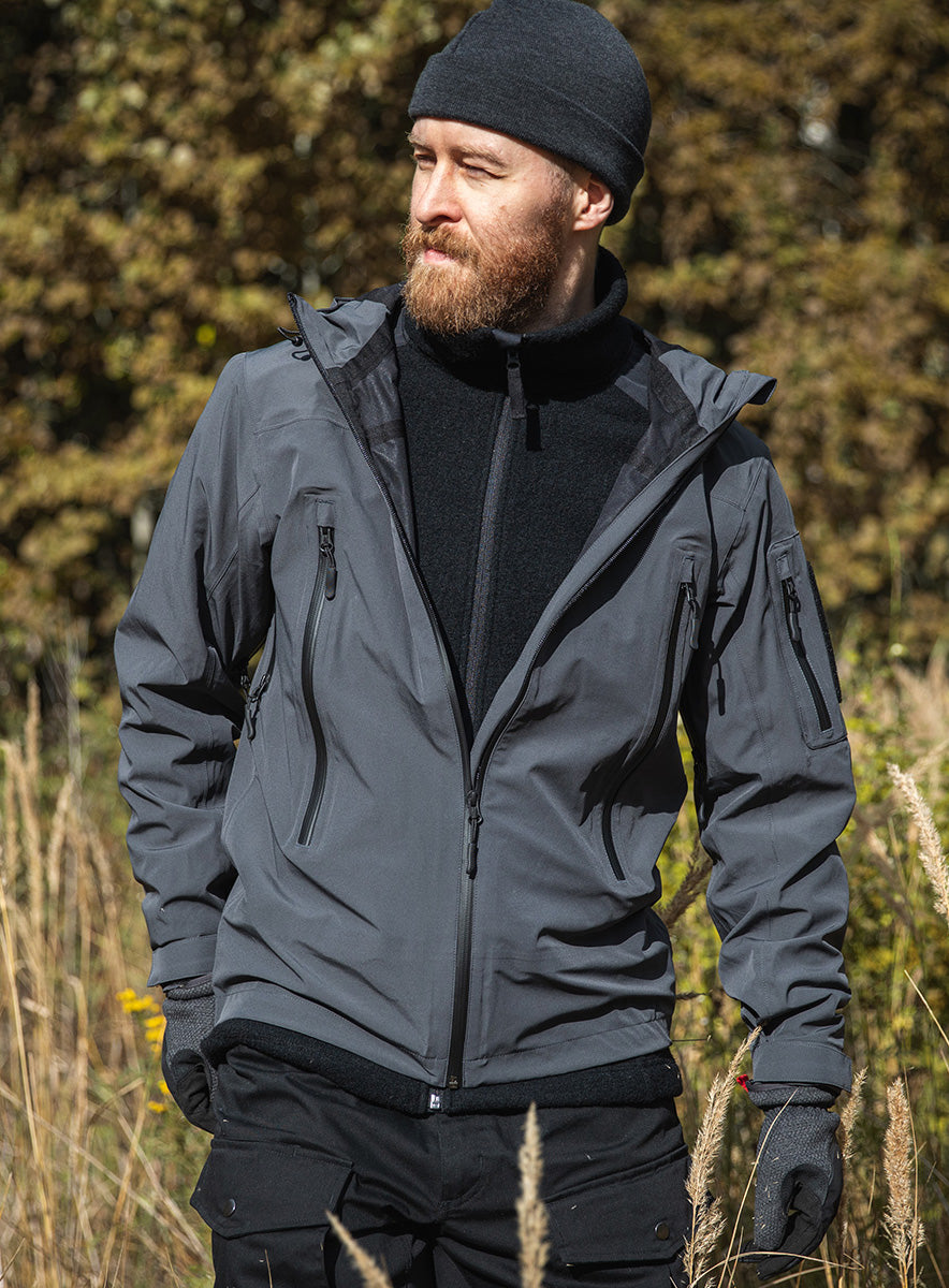 sarma_hardshell_jacket-064d494d00fab4.jpg