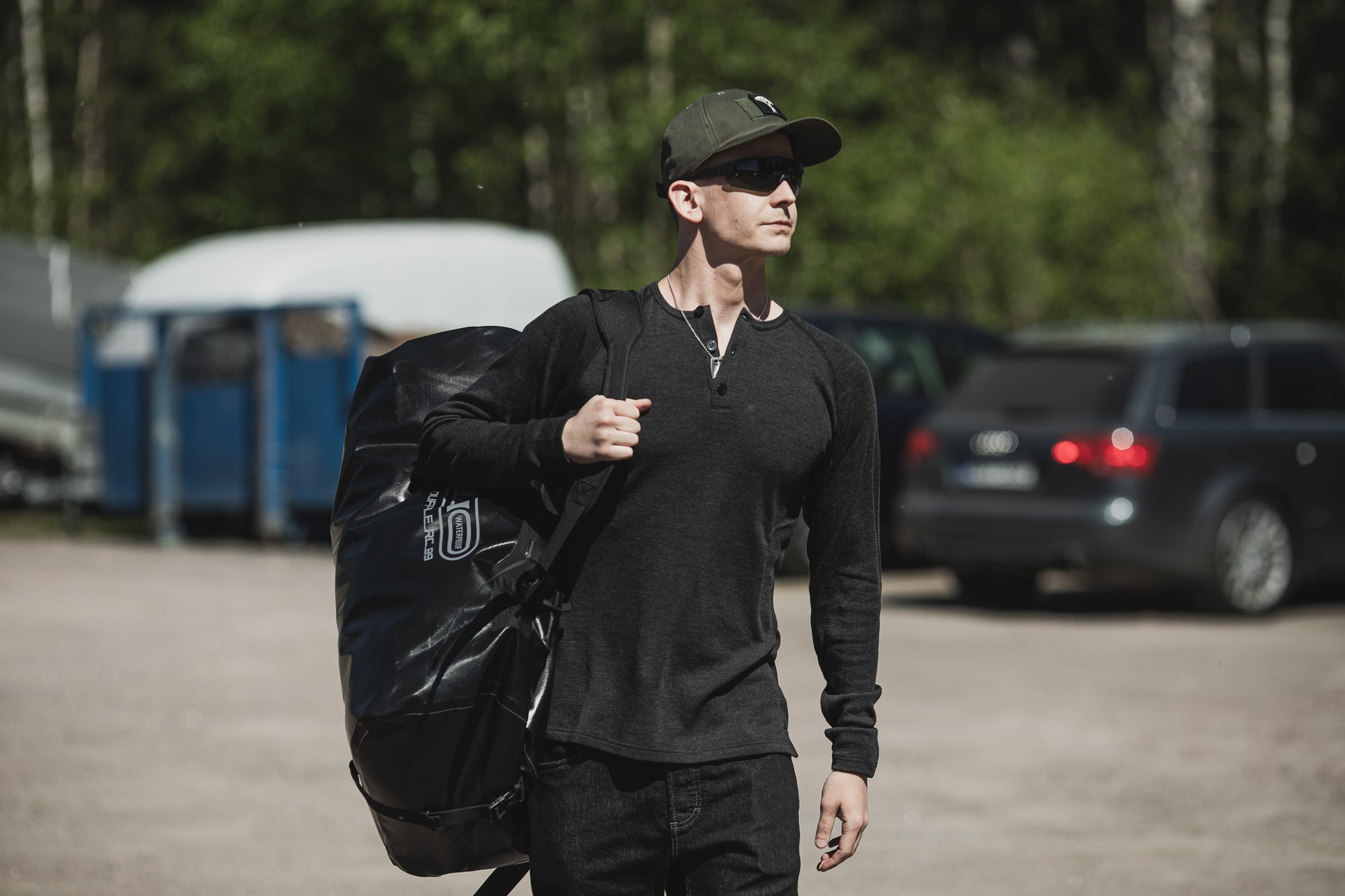 The model's height is  6 ft; chest circumference 38.6 and waist circumference 33.9; wearing size Small.