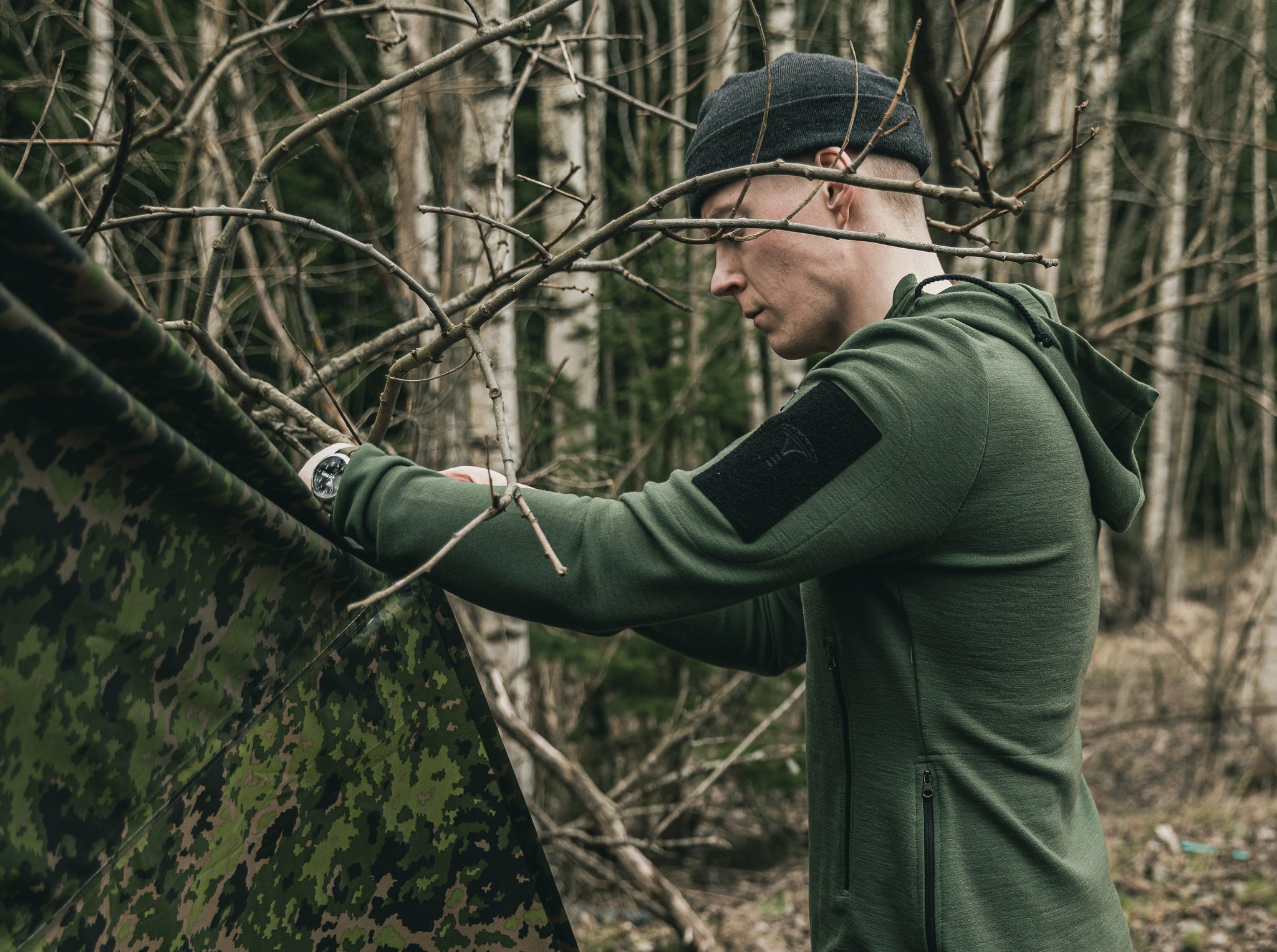sarma_merino_wool_hoodie-06638b452bc1f8.jpg