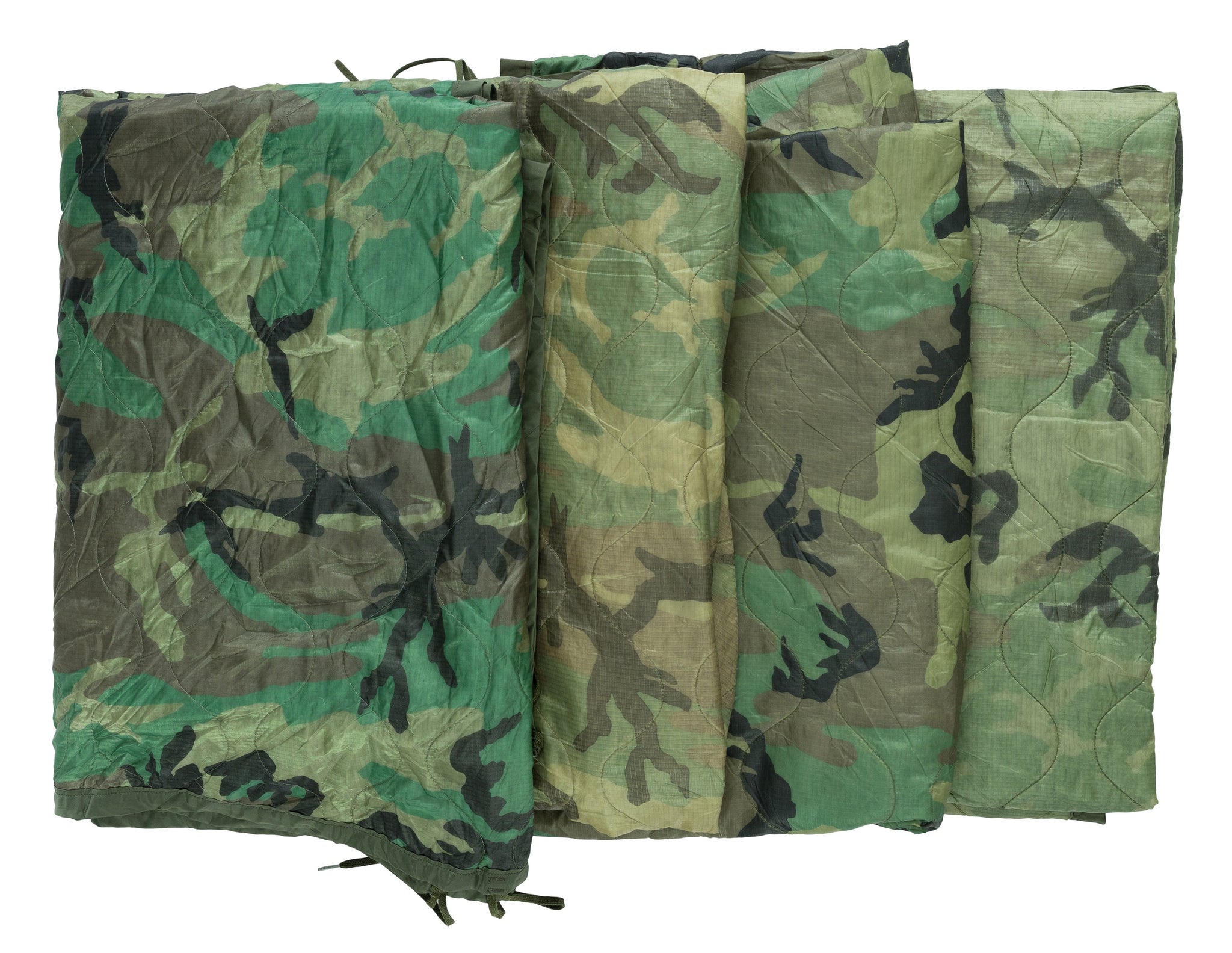 us_woobie_poncho_liner_woodland_surplus-065aa5436b0a58.jpg