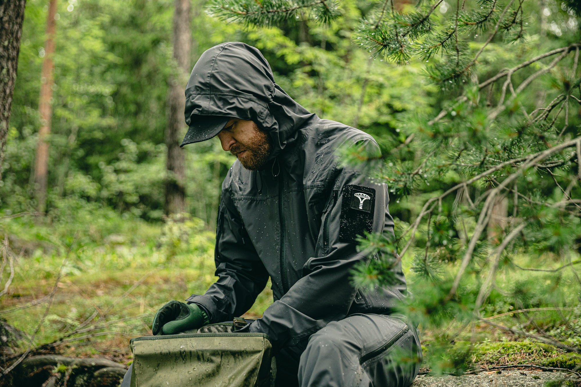varusteleka-hardshell-jacket-gray-0687f91c81682d.jpg
