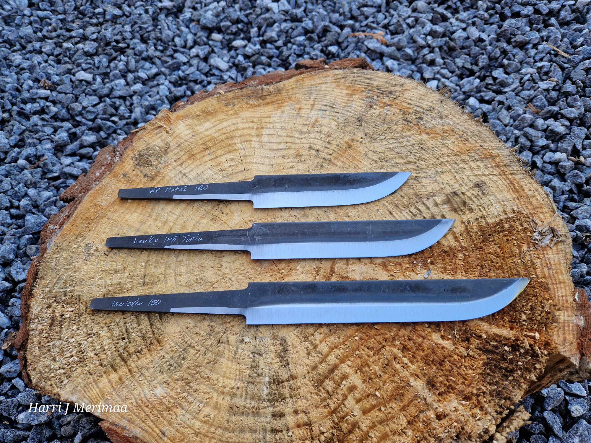 woodsknife_leuku_knife_145-0663b549046f37.jpg