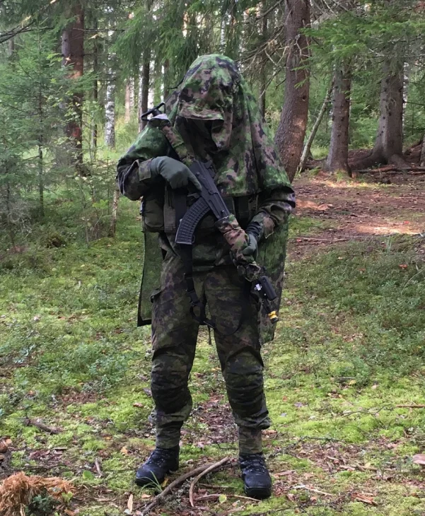 L4 Field Trousers partaking in a Defence Forces recon exercise.