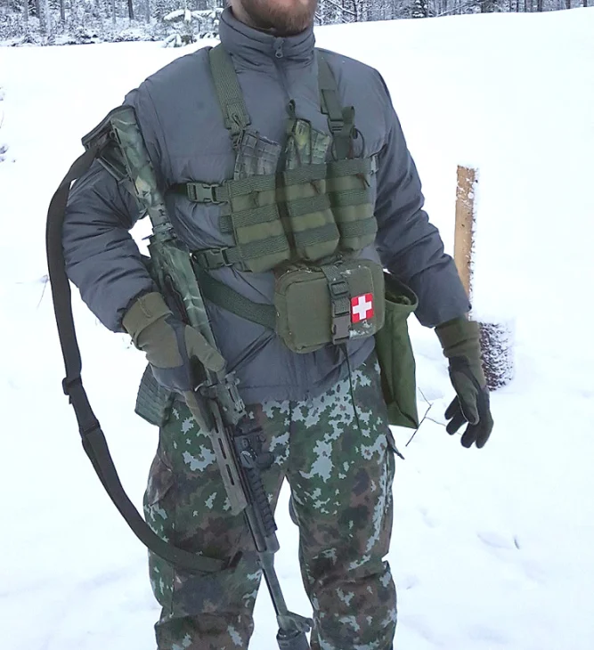 Hanger mount attached onto a chest rig made from the Särmä TST PC18 3XRK mag pouch front panel