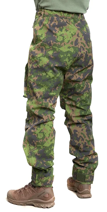 This fighter has a 80 cm (31.5") waist and wears Medium Regular. Särmä TST L4 Field Trousers are worn underneath.