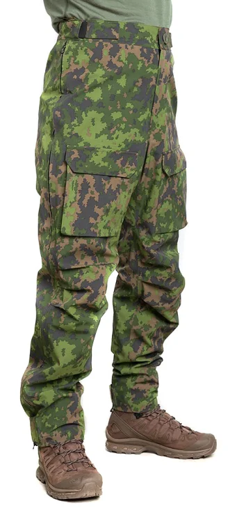 This fighter has a 80 cm (31.5") waist and wears Medium Regular. Särmä TST L4 Field Trousers are worn underneath.