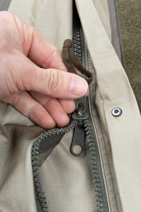 Zipper pulls on both outside and inside.