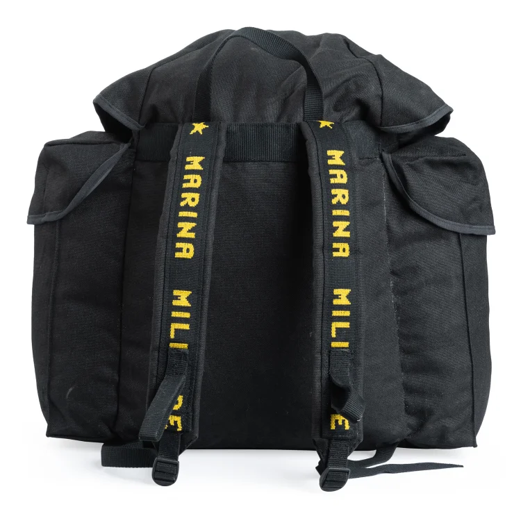 This backpack has padded and adjustable shoulder straps with the yellow text "Marina Militare".