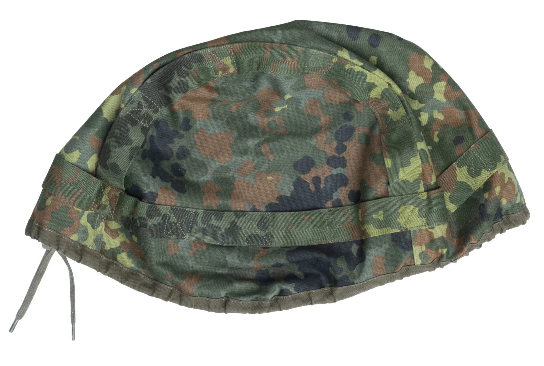 Flecktarn side has loops for extra camouflage materials.