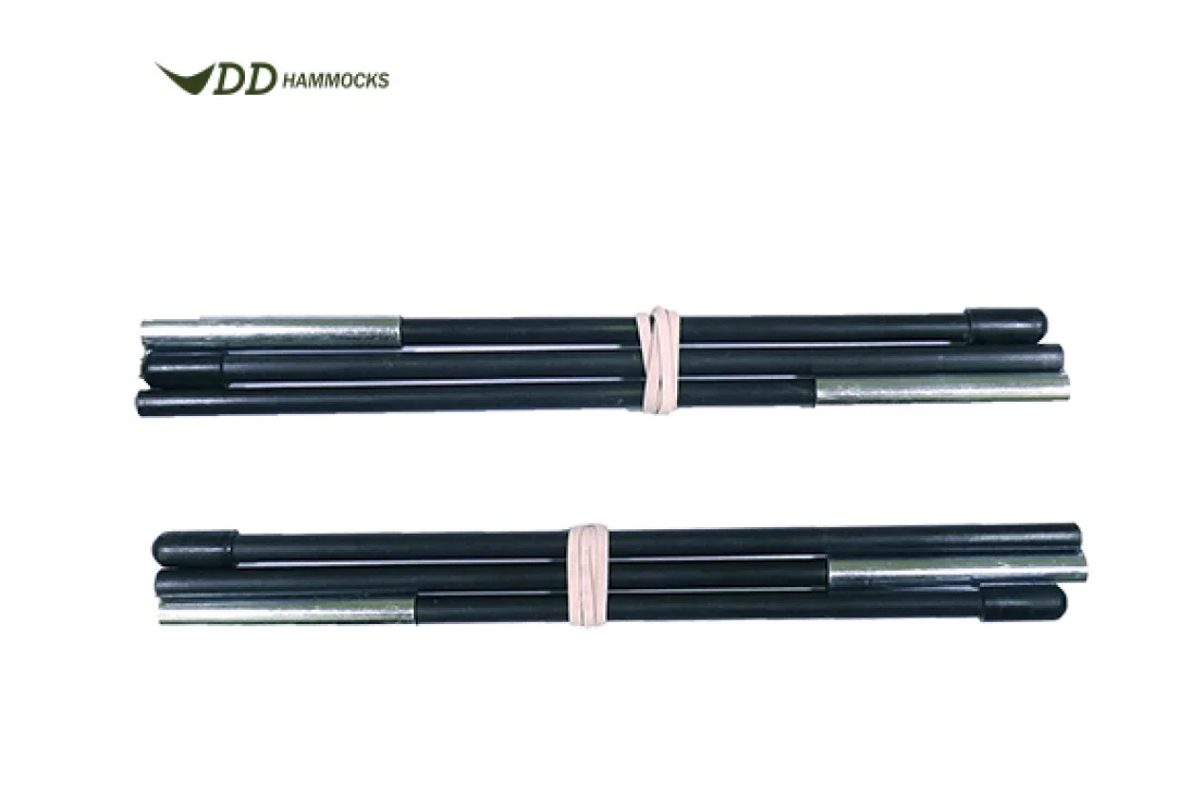 Two foldable lightweight 60 cm spreader poles are included