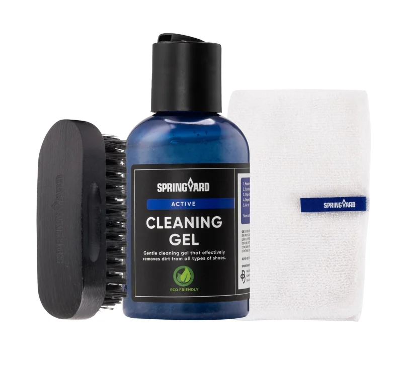 This compact set has all the things you need for cleaning your outdoor shoes and boots, and other footwear. A cleaning cloth, brush, and cleaning gel suitable for all types of shoes.