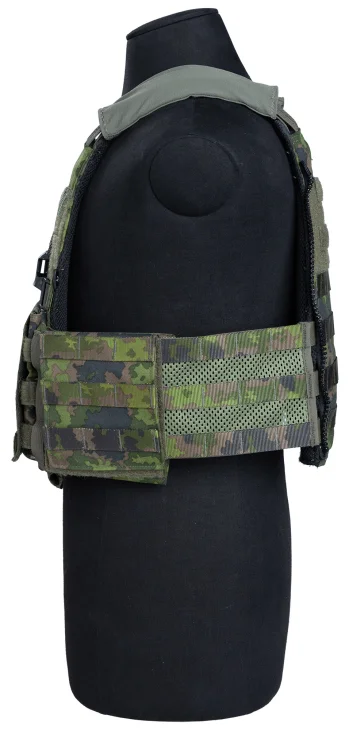 Quarter Flaps attach to the SCARAB LT plate carrier front plate bag sides with One-Wrap fingers. Theyhave a front flap opening under which the shorter SCARAB cummerbund attaches (sold separately).