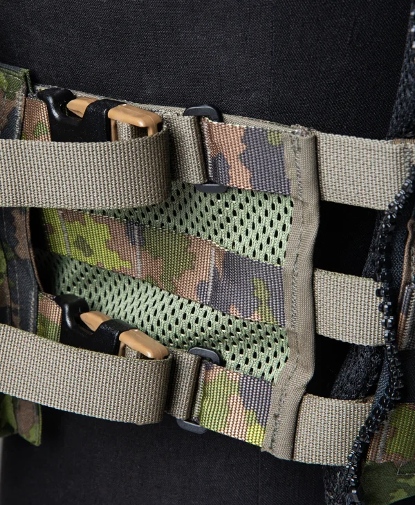 SwiftClip male buckle attaches to the cummerbund PALS webbing.