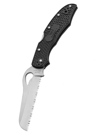 This knife comes with a hollow-ground, fully-serrated sheepsfoot blade and a blunt tip. The blade provides improved cutting performance while preventing accidental punctures. 