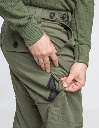 Zippered vent behind the cargo pockets.