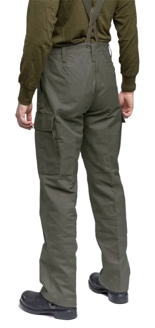 Worn here with Bundeswehr trouser suspenders.