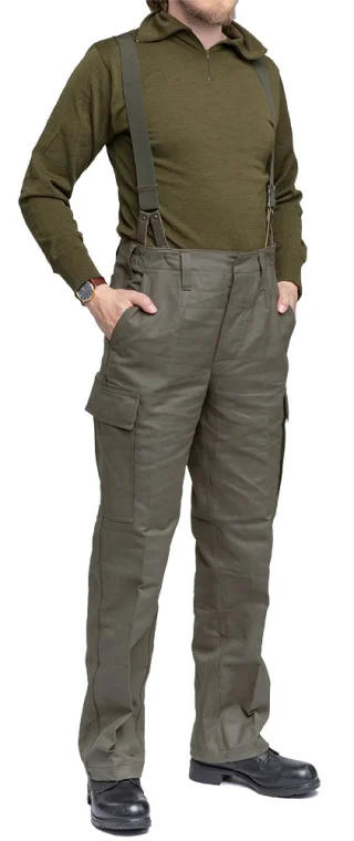 Worn here with Bundeswehr trouser suspenders.