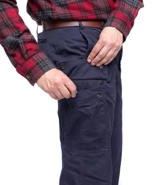 Cargo pocket flap with sturdy snap-fasteners.