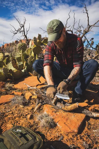 Some knife action under the Arizona sun.