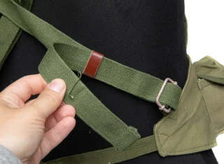 Adjustable shoulder straps.