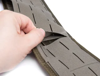 You can push the duty belt completely under the laser-cut PALS webbing or  weave the belt under and over various sections of the webbing, which enables you to attach stuff on the duty belt as well.