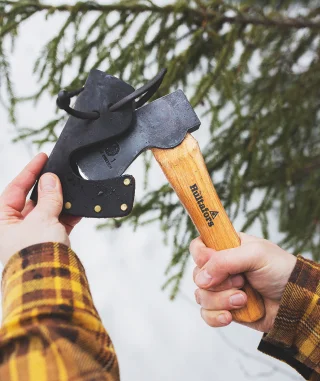 The axe comes with a leather sheath.