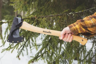 The axe comes with a leather sheath.