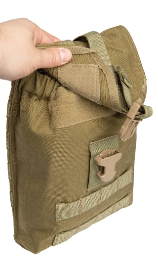 The lid closes with hook-and-loops as well as a side-release buckle.