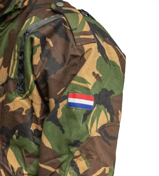 The sleeves may have a velcro base and/or a Dutch flag.